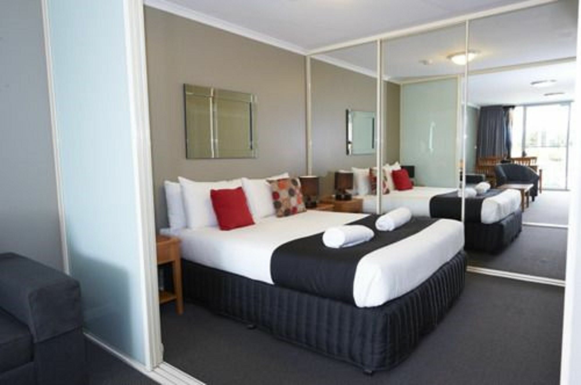 Aparthotel Nesuto The 3*